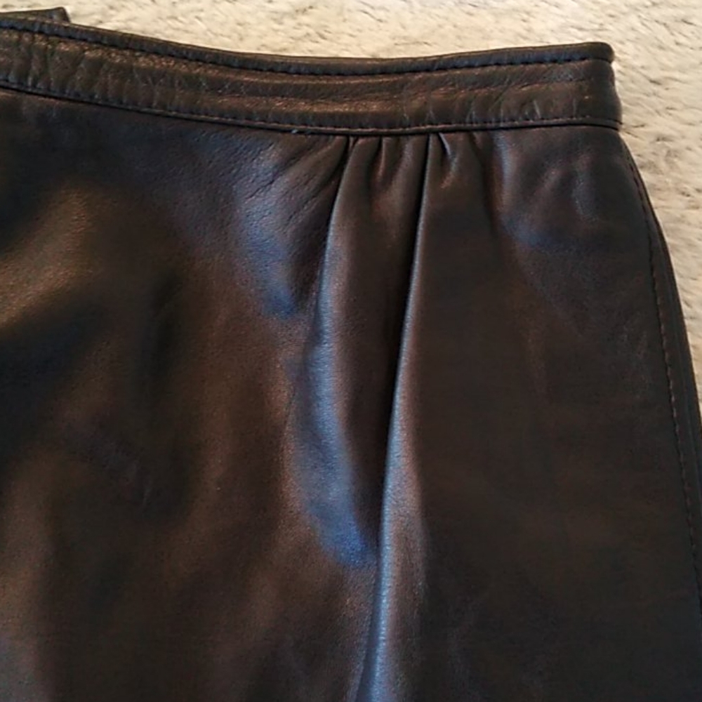 Exquisite Valentino Leather Skirt - Picture 14 of 16